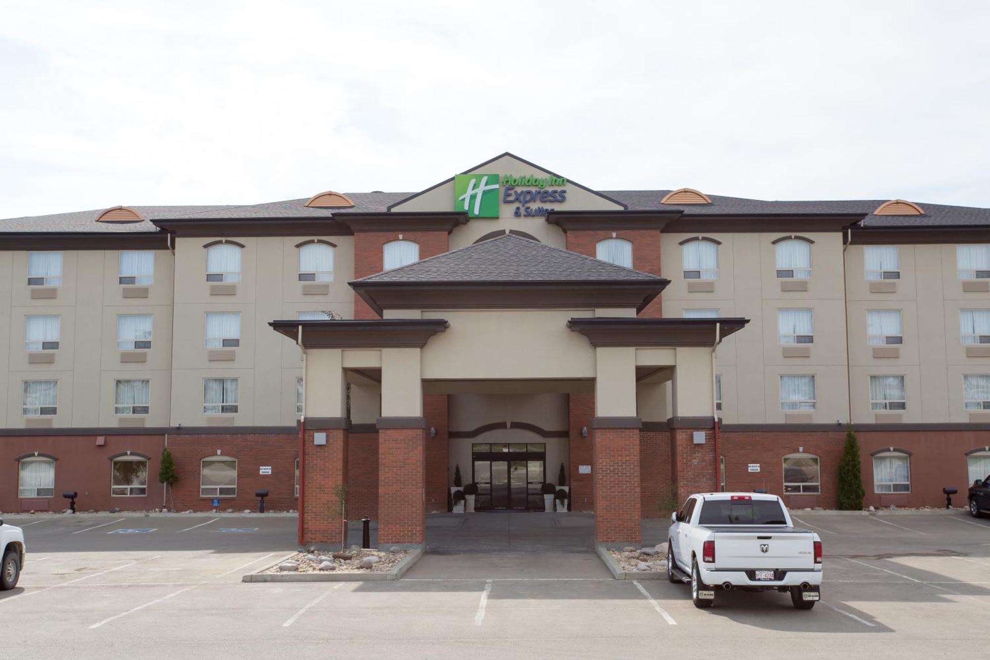 Holiday Inn Express & Suites Drayton Valley By Ihg Exterior photo