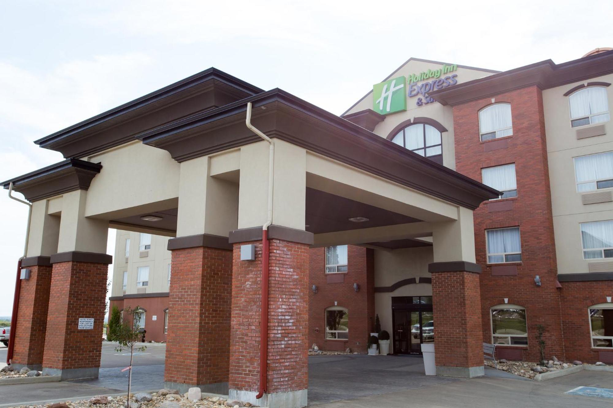 Holiday Inn Express & Suites Drayton Valley By Ihg Exterior photo